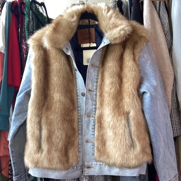 Levi's Fur Denim Trucker Jacket - Picture 7 of 17